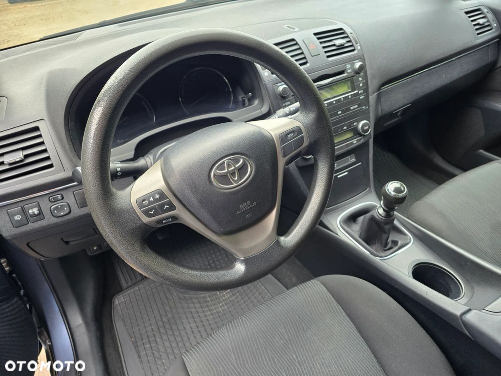Toyota Avensis 1.6 Sol - 9