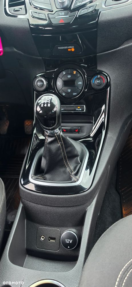 Ford Fiesta 1.0 EcoBoost S&S TITANIUM - 24
