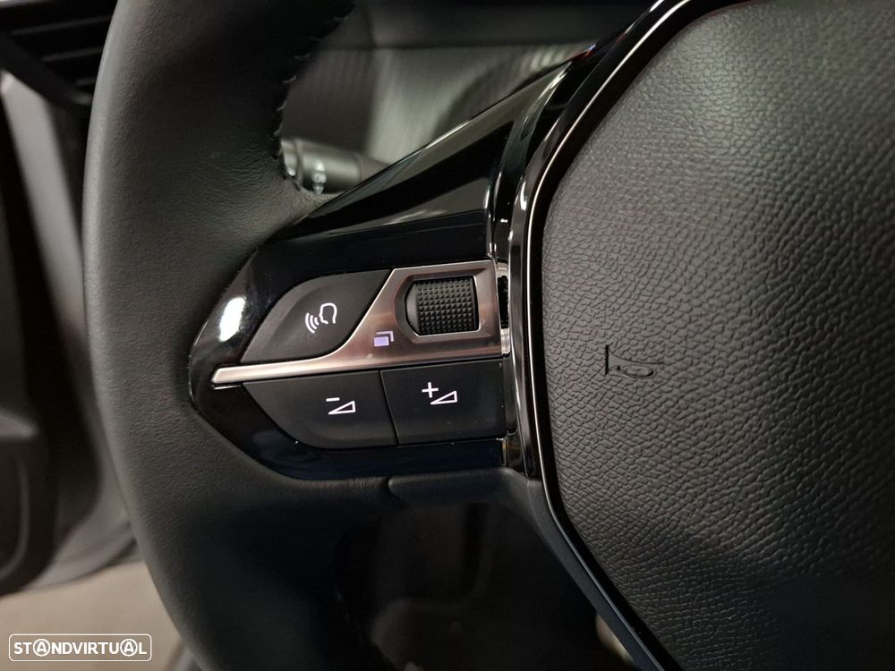 Peugeot 208 1.2 Hybrid Allure e-DCS6 - 15