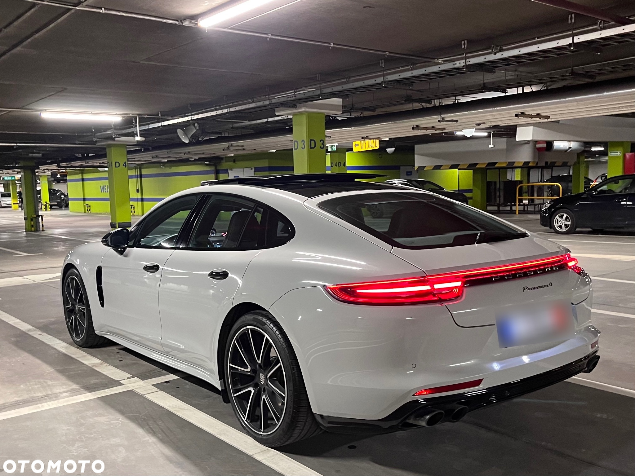 Porsche Panamera 4 - 3