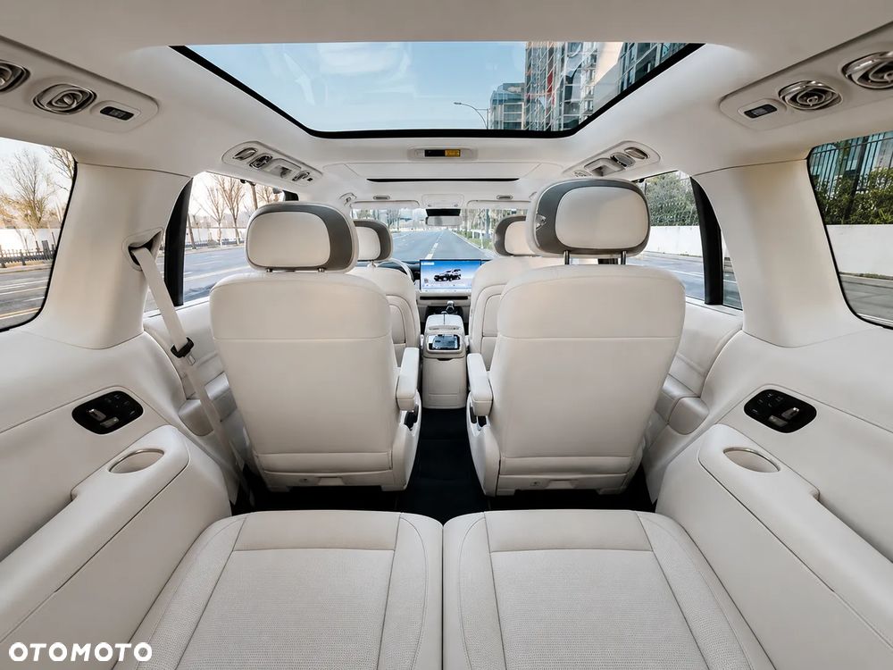 Lynk & Co 900 - 11