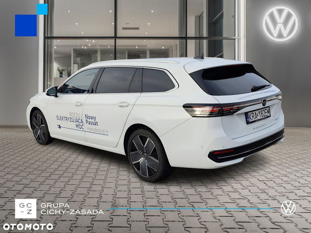 Volkswagen Passat - 4