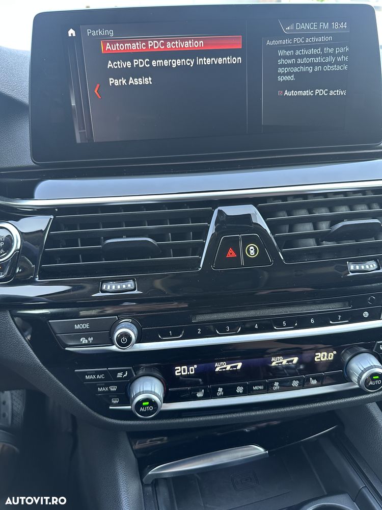 BMW Seria 5 530i xDrive Touring Aut. Sport Line - 34