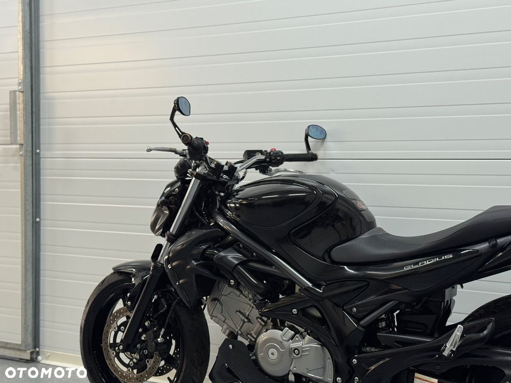 Suzuki Gladius - 12