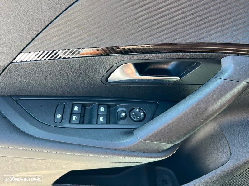 Peugeot 2008 1.2 Hybrid Allure e-DCS6 - 23