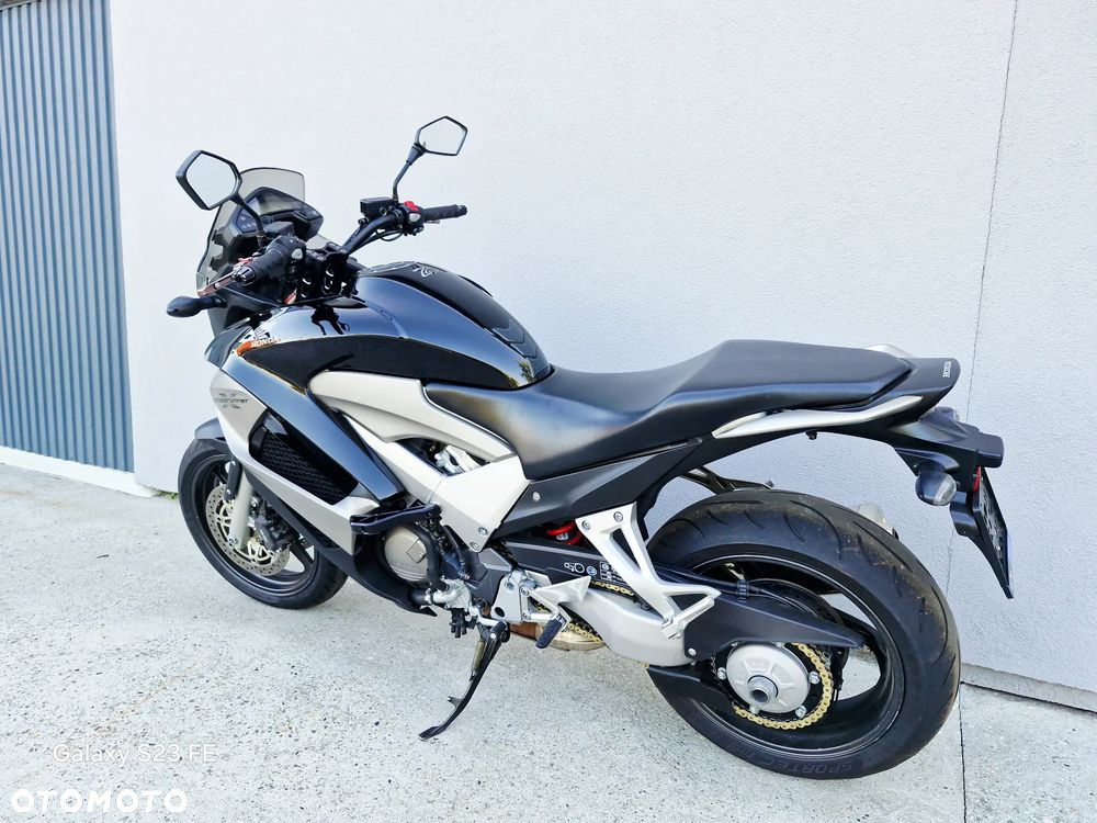 Honda VFR - 12