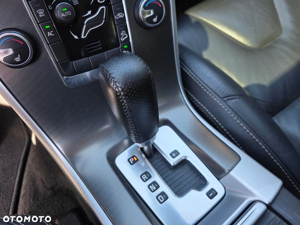 Volvo XC 60 D5 AWD Geartronic Summum - 25