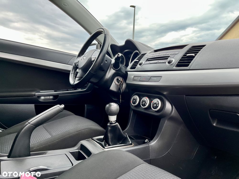 Mitsubishi Lancer 1.8 Intense - 12