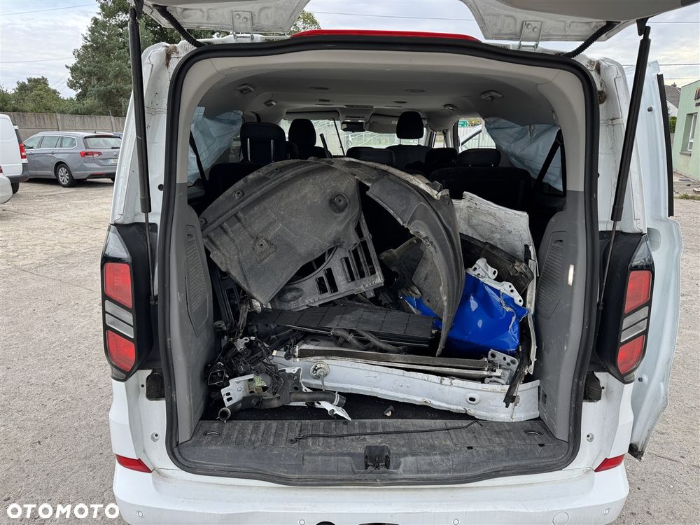 Ford Tourneo Custom - 30
