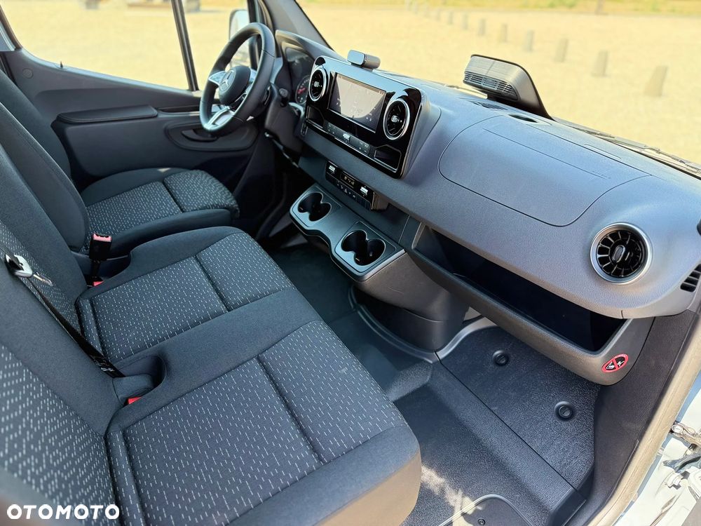 Mercedes-Benz Sprinter - 17