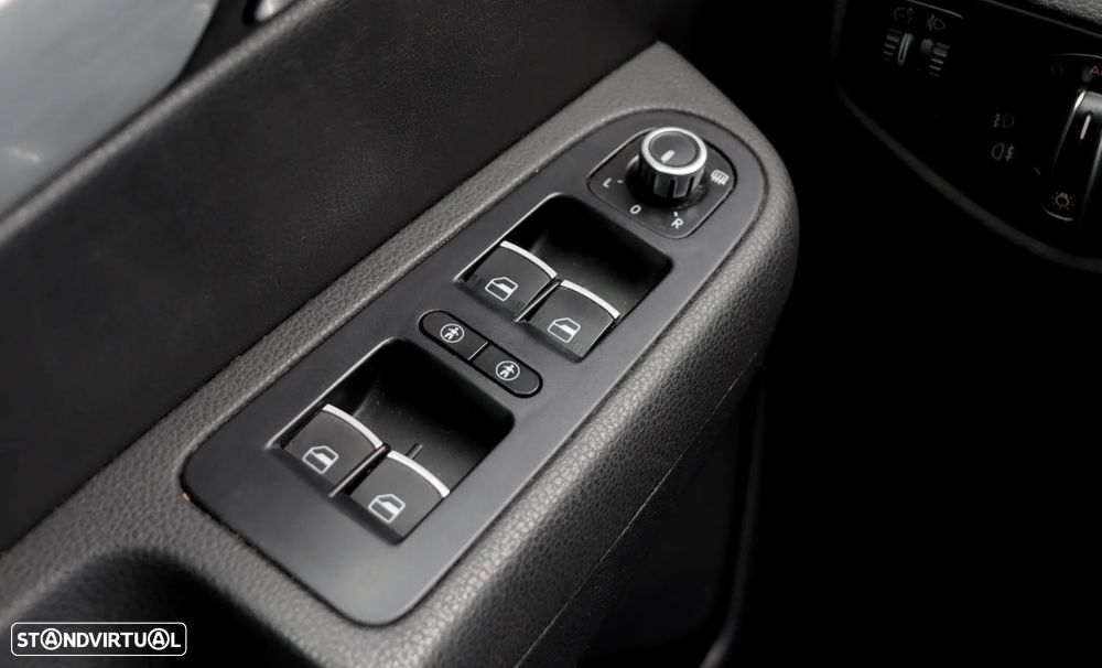 VW Sharan 2.0 TDI Highline DSG - 24