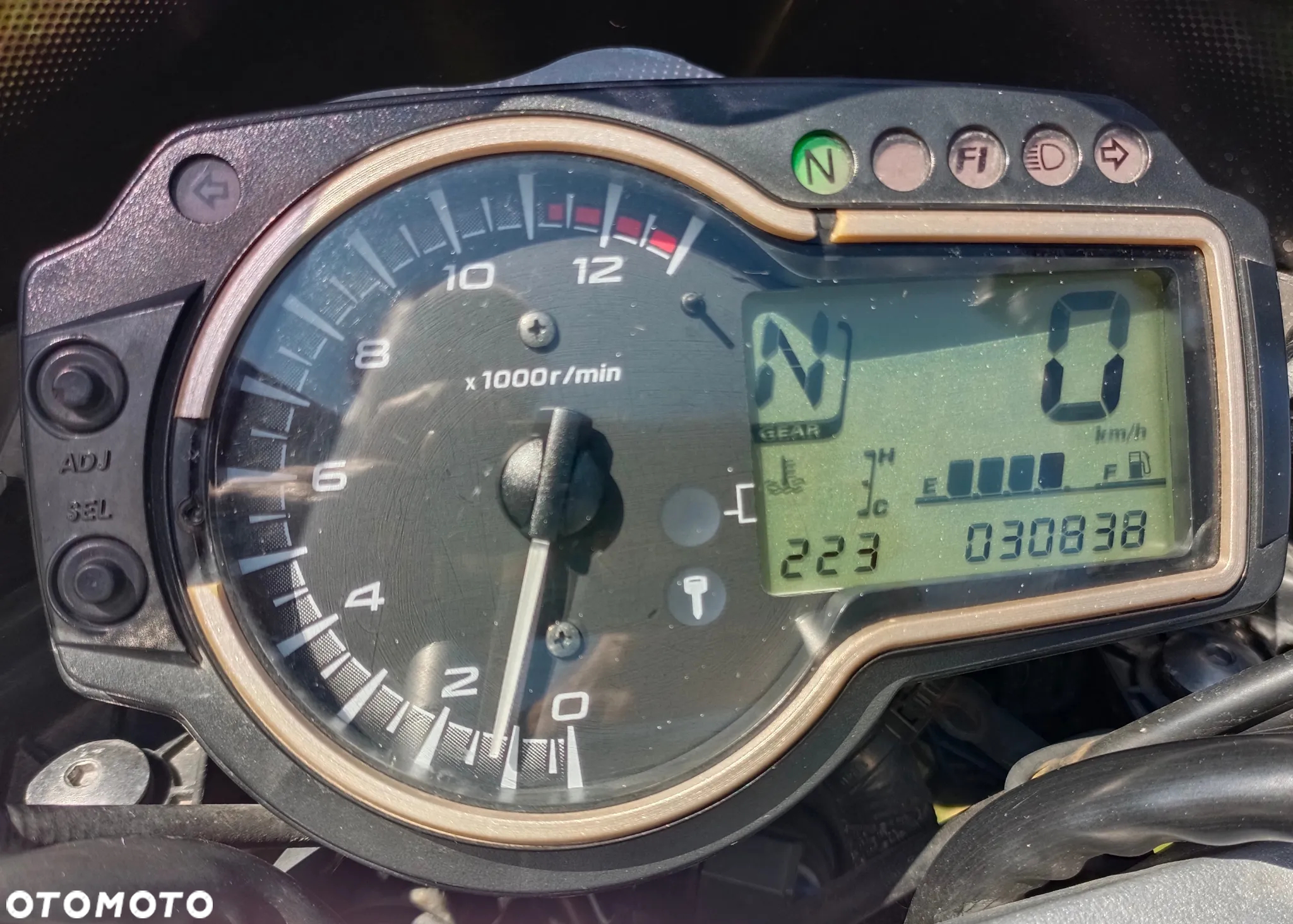 Suzuki GSR - 10