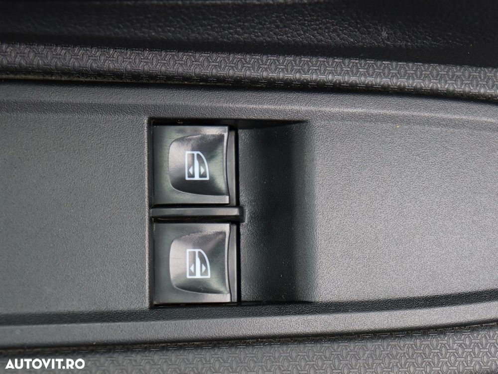 Dacia Logan SCe 65 Essential - 9