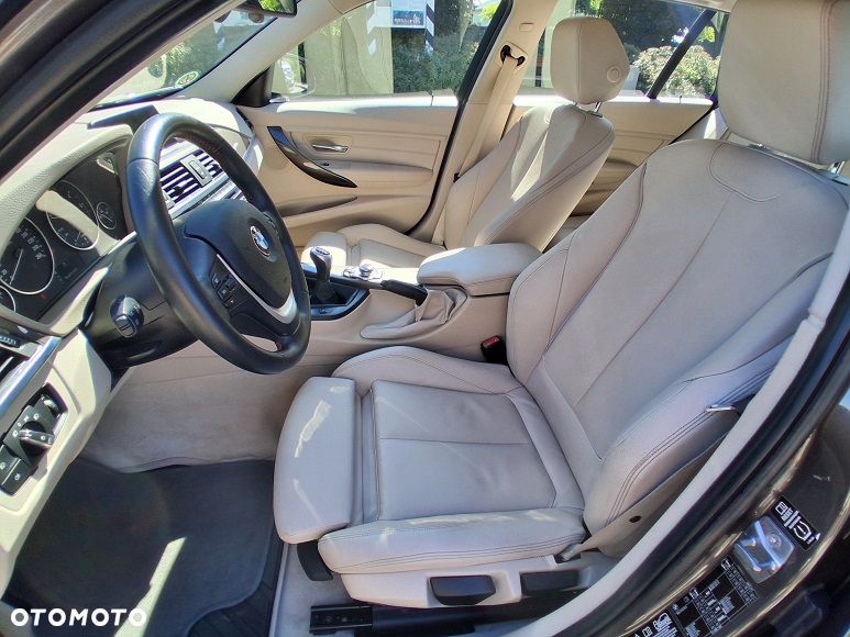 BMW Seria 3 320d xDrive DPF Edition Sport - 12