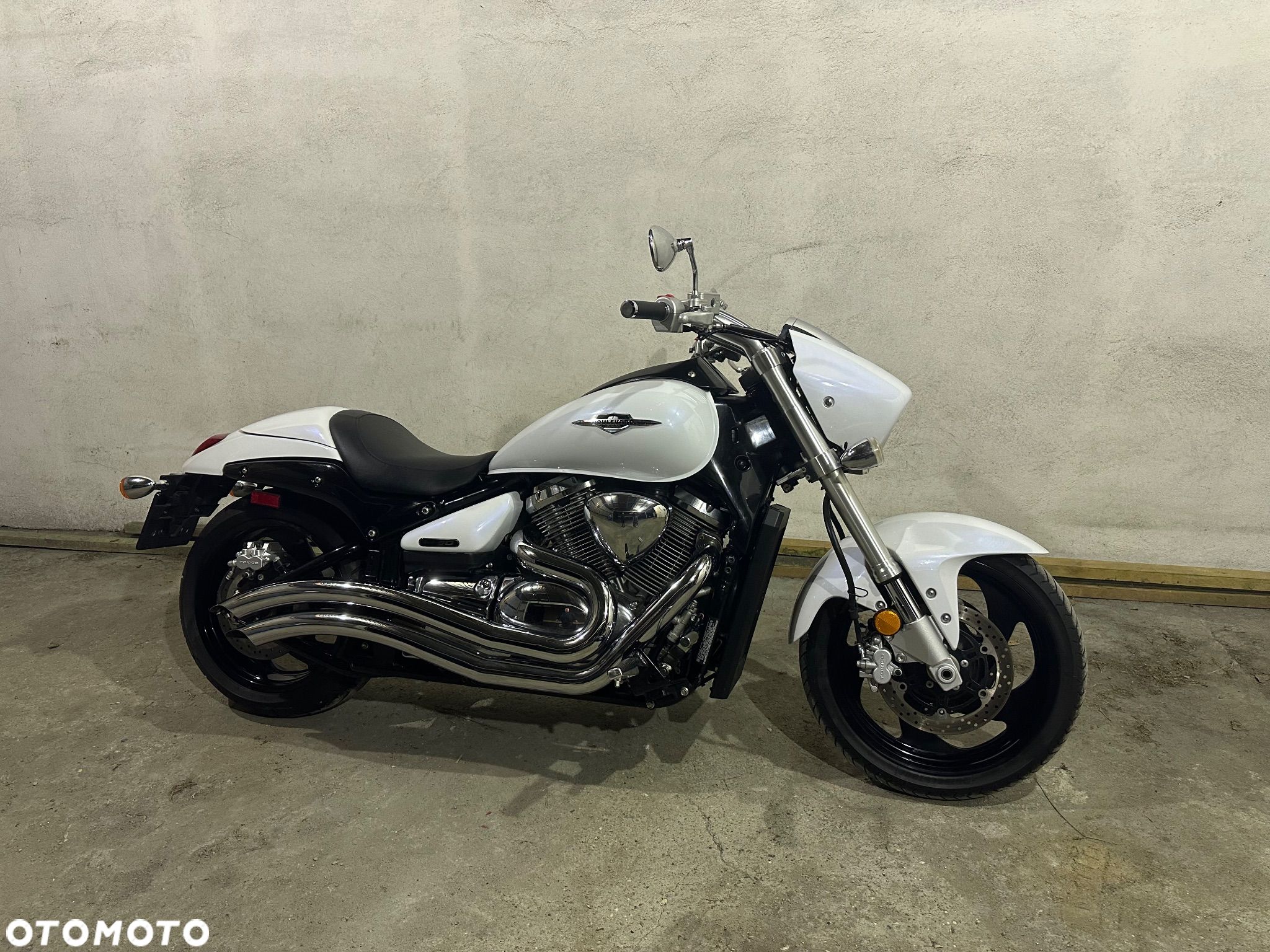 Suzuki Intruder - 1