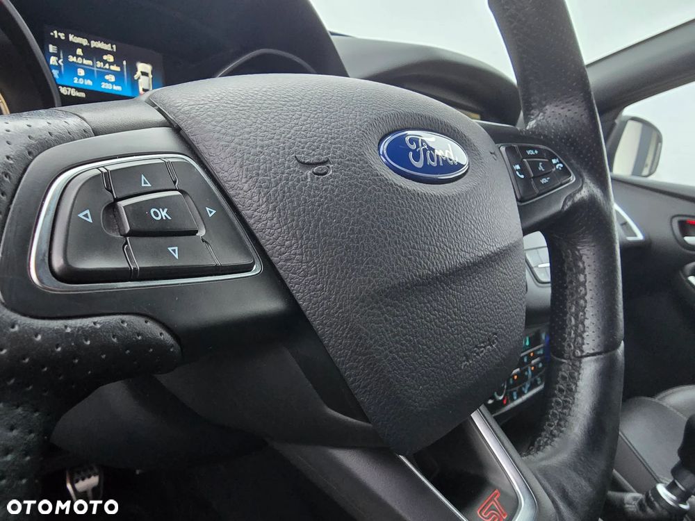 Ford Focus 2.0 EcoBoost ST mit Leder-Exclusiv-Paket - 19