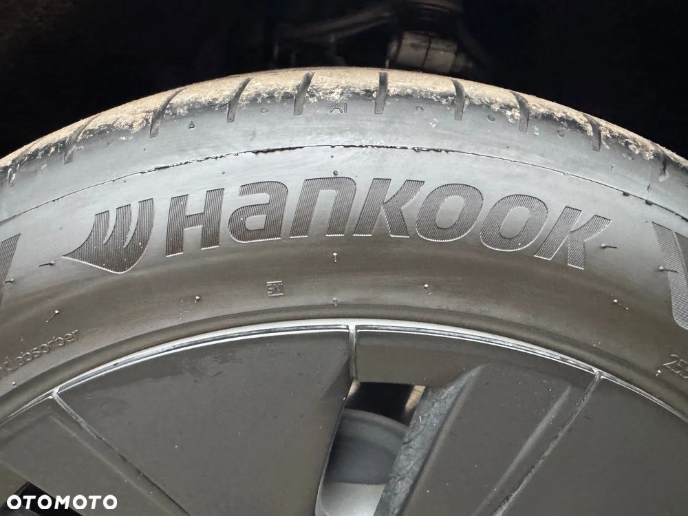 Tesla Model Y Standard - 13