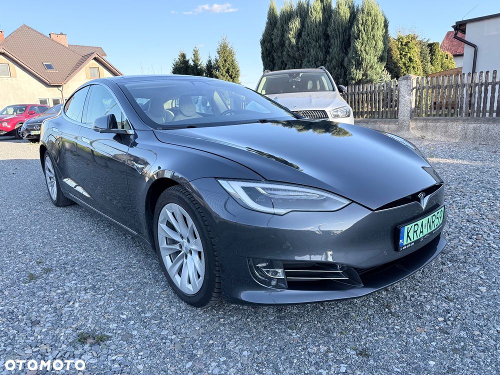 Tesla Model S - 4