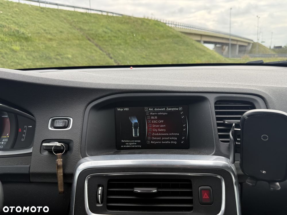 Volvo V60 D6 AWD Plug-in Hybrid Summum - 13