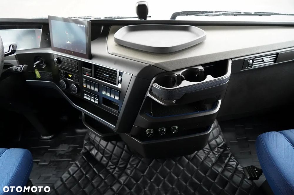 Volvo H 500 / XXL / LOWDECK / MEGA / KLIMA POSTOJOWA / Z NIEMIEC / PO KONTRAKCIE SERWISOWYM / - 30
