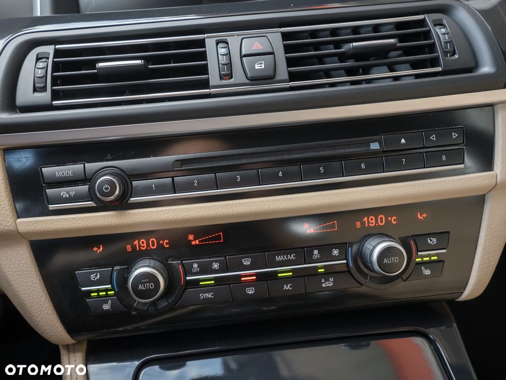 BMW Seria 5 528i Sport-Aut - 36