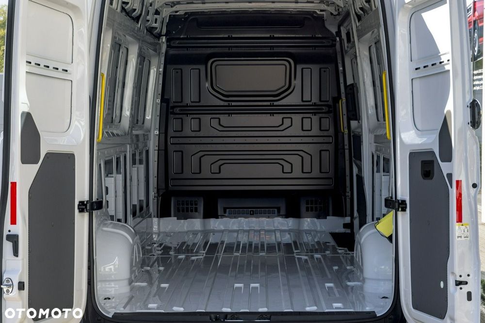 Volkswagen Crafter - 13