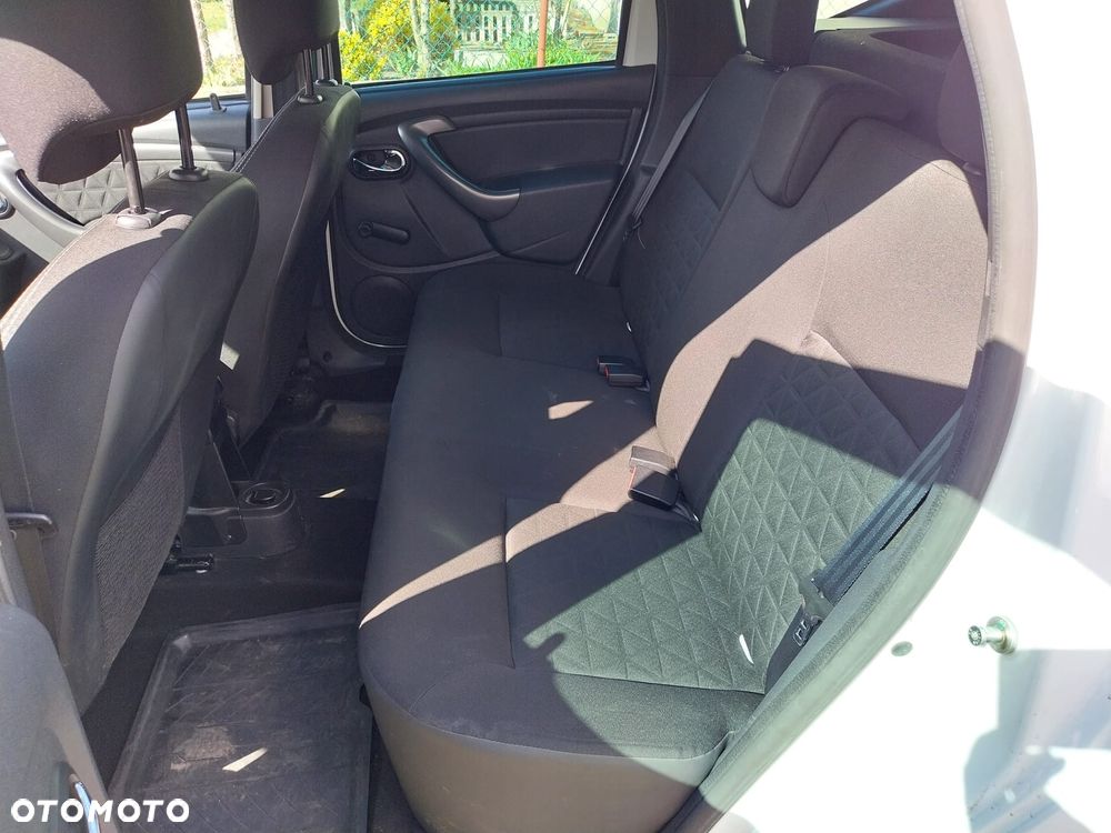 Dacia Duster 1.6 SCe Laureate S&S - 10