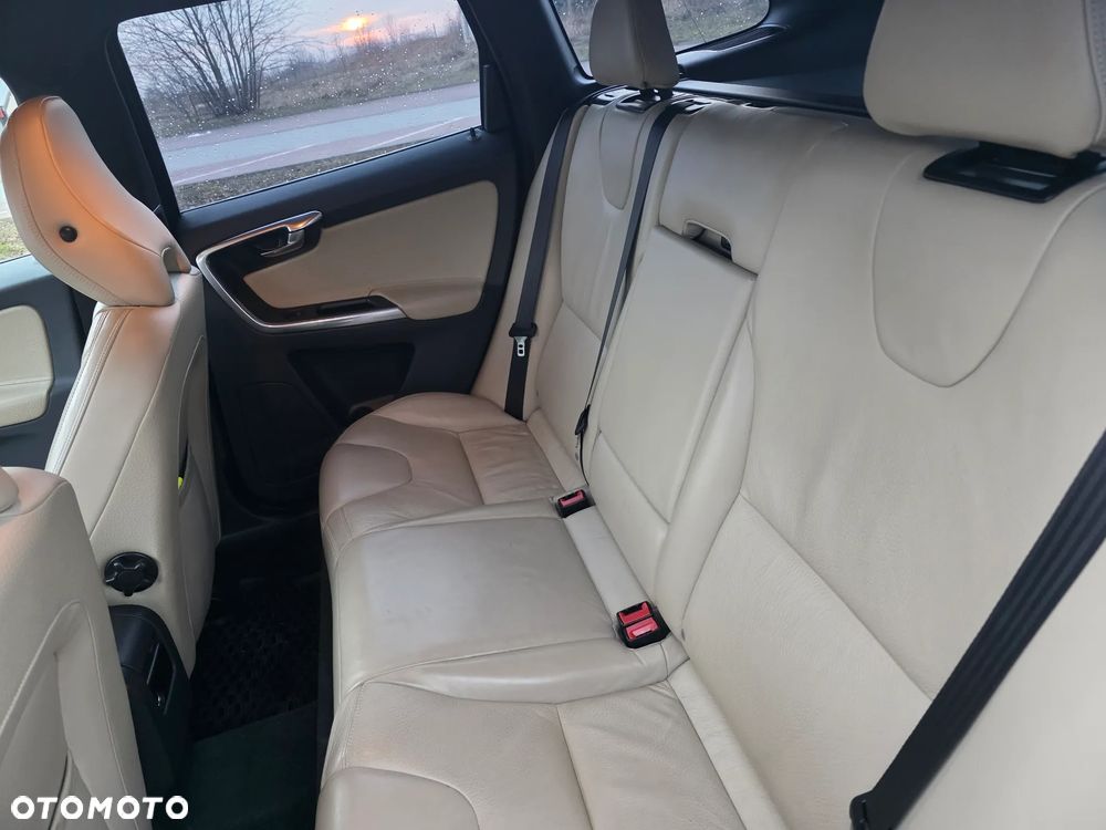 Volvo XC 60 2.4D AWD Summum - 14