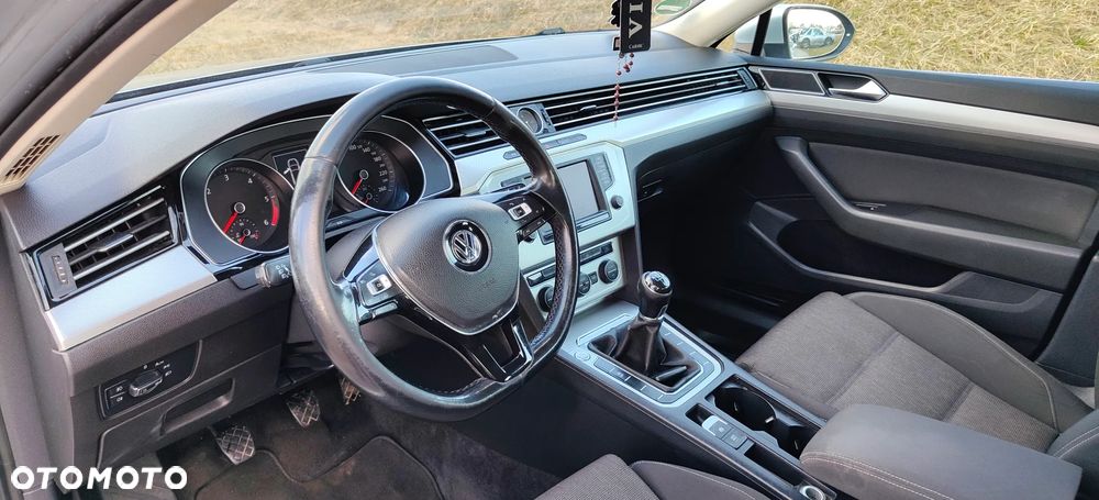 Volkswagen Passat Variant 1.6 TDI (BlueMotion Technology) Trendline - 6
