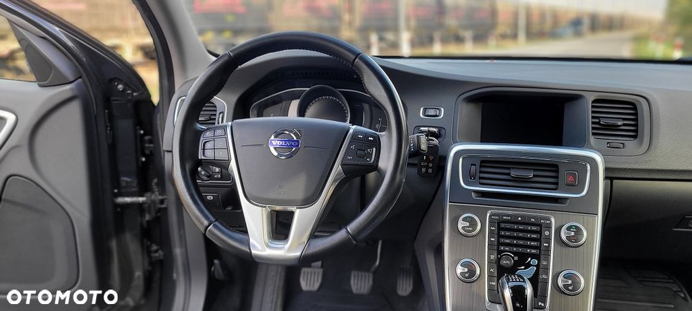 Volvo V60 Cross Country - 11