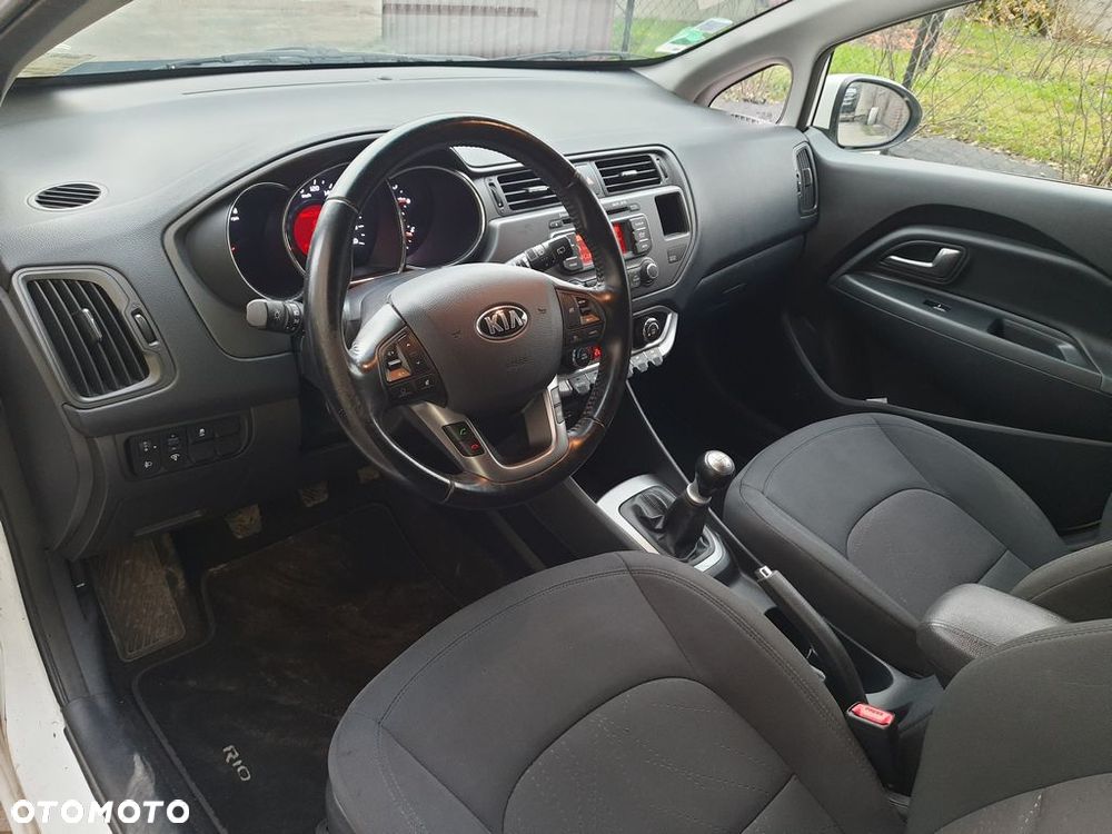 Kia Rio - 14