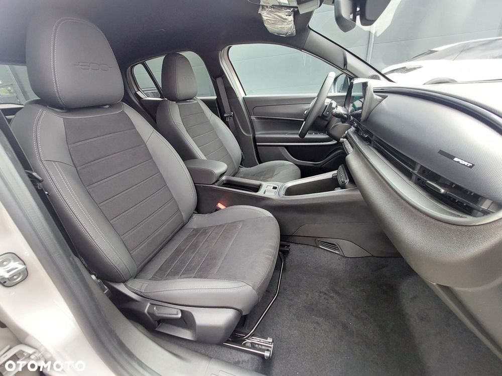 Fiat 600 1.2 Turbo Sport eDCT - 13