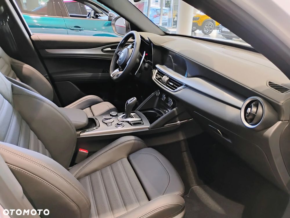 Alfa Romeo Stelvio 2.0 Turbo Veloce Q4 - 6
