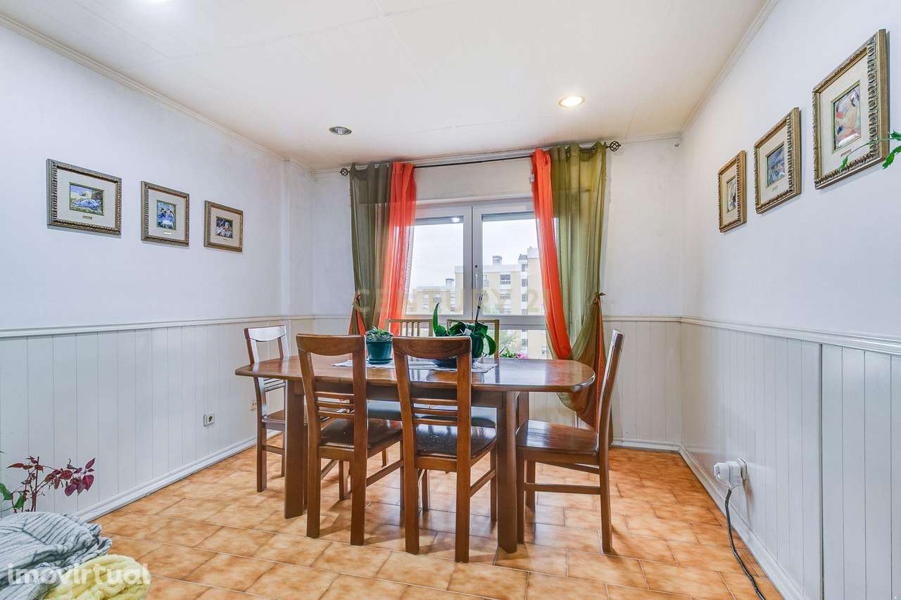 Espaçoso apartamento T4 transformado em T3 - Grande imagem: 5/38