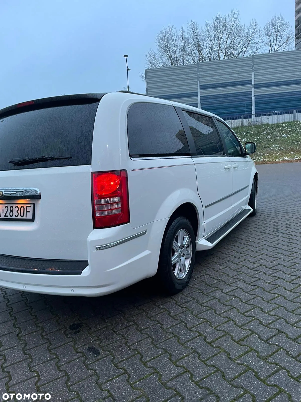 Chrysler Town & Country - 10