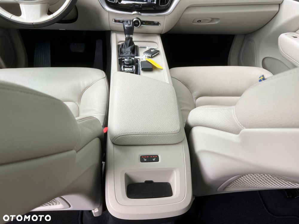 Volvo XC 60 T5 AWD Geartronic Momentum - 17