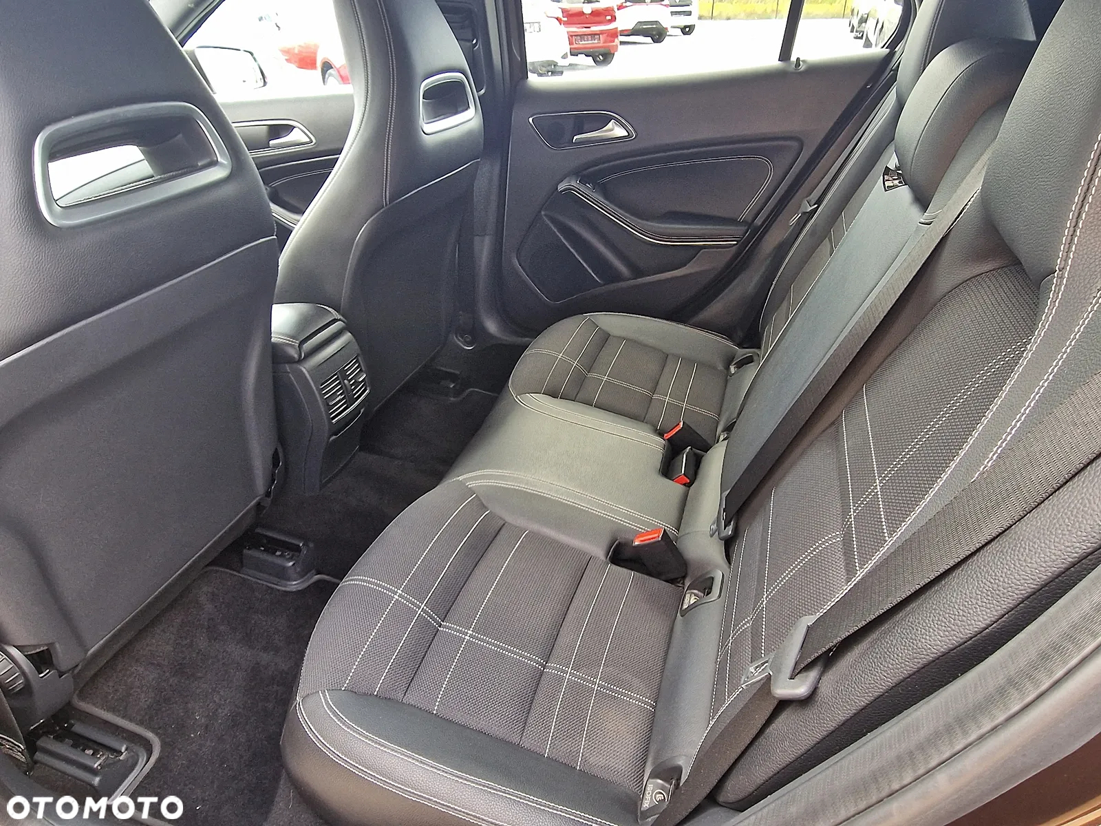 Mercedes-Benz GLA 200 - 10