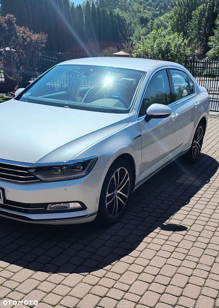 Volkswagen Passat - 1