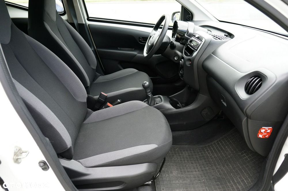 Toyota Aygo x - 12