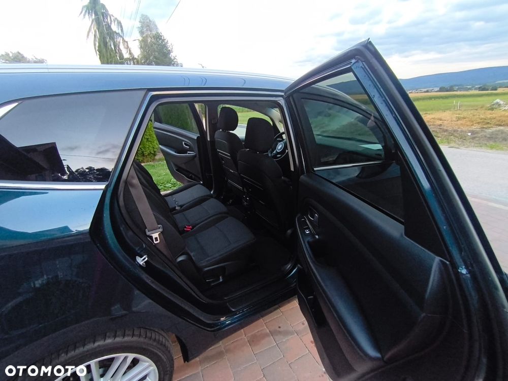 Kia Carens 1.6 GDI Business Line EU6 - 13