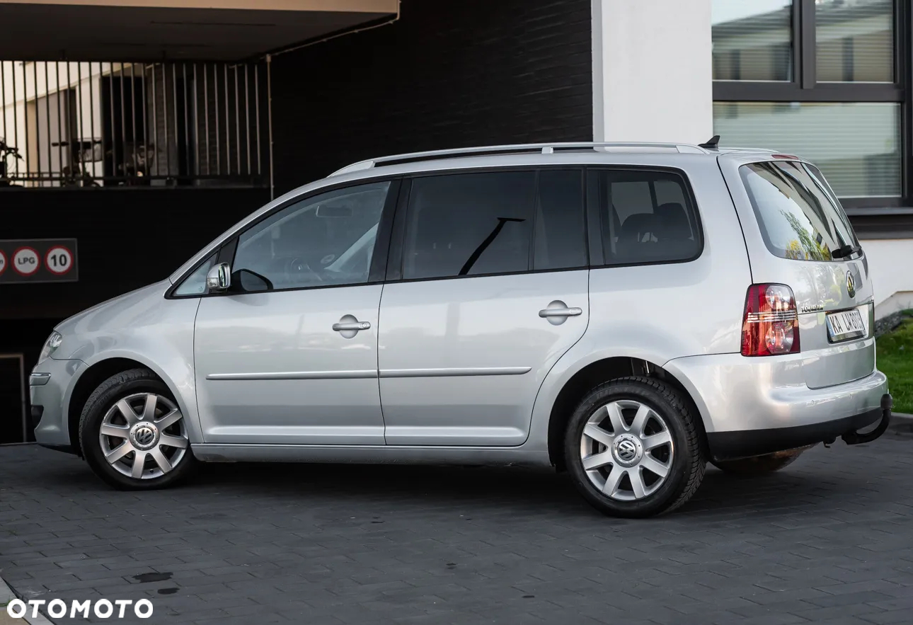 Volkswagen Touran - 10