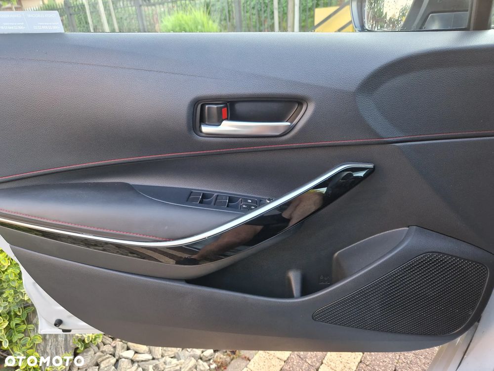 Toyota Corolla 2.0 Hybrid GR Sport Dynamic - 24