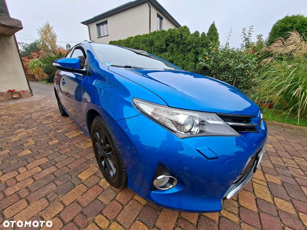 Toyota Auris 1.6 Valvematic Executive - 1