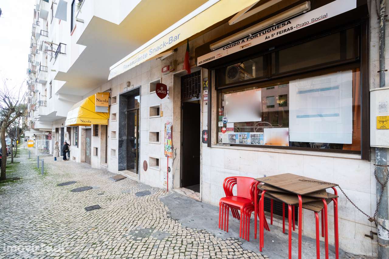 Restaurante composto por 3 lojas e em pleno funcionamento - Grande imagem: 3/33