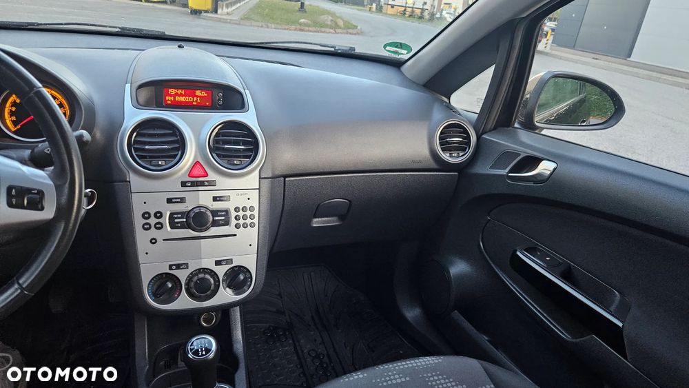 Opel Corsa 1.4 16V Satellite - 31