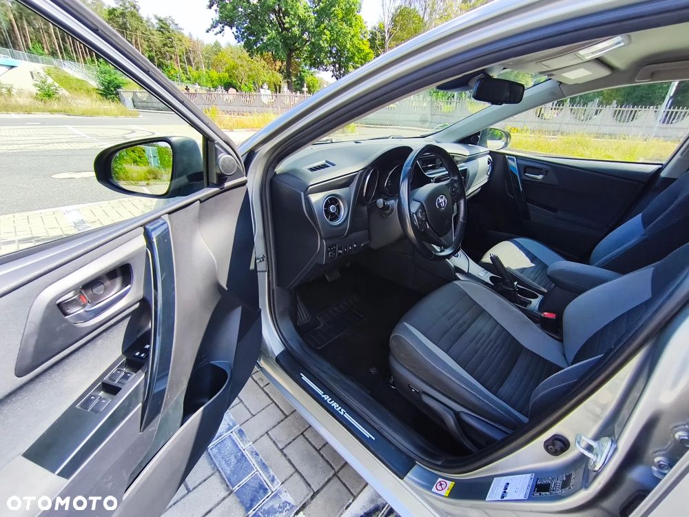 Toyota Auris Hybrid 135 Prestige - 22