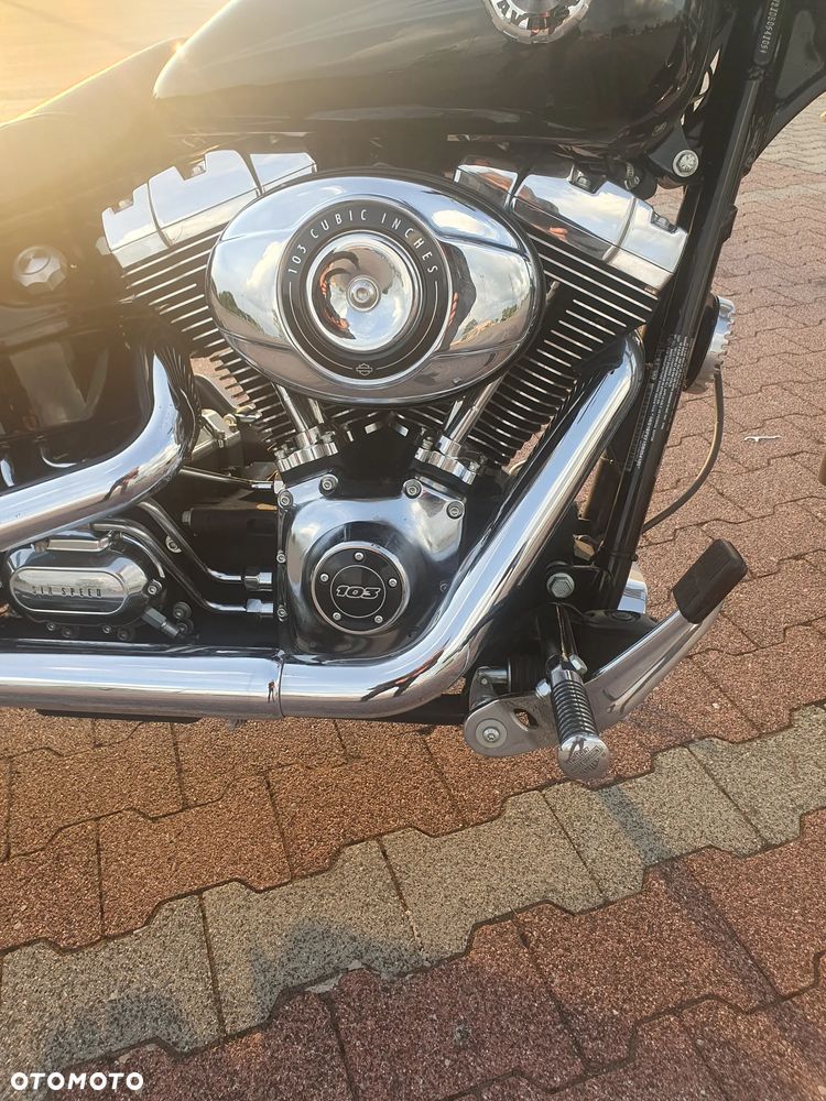 Harley-Davidson Softail Breakout - 13