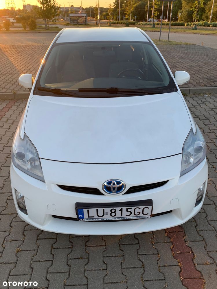 Toyota Prius (Hybrid) Life - 1