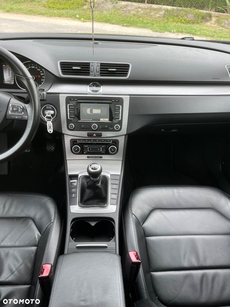 Volkswagen Passat - 17