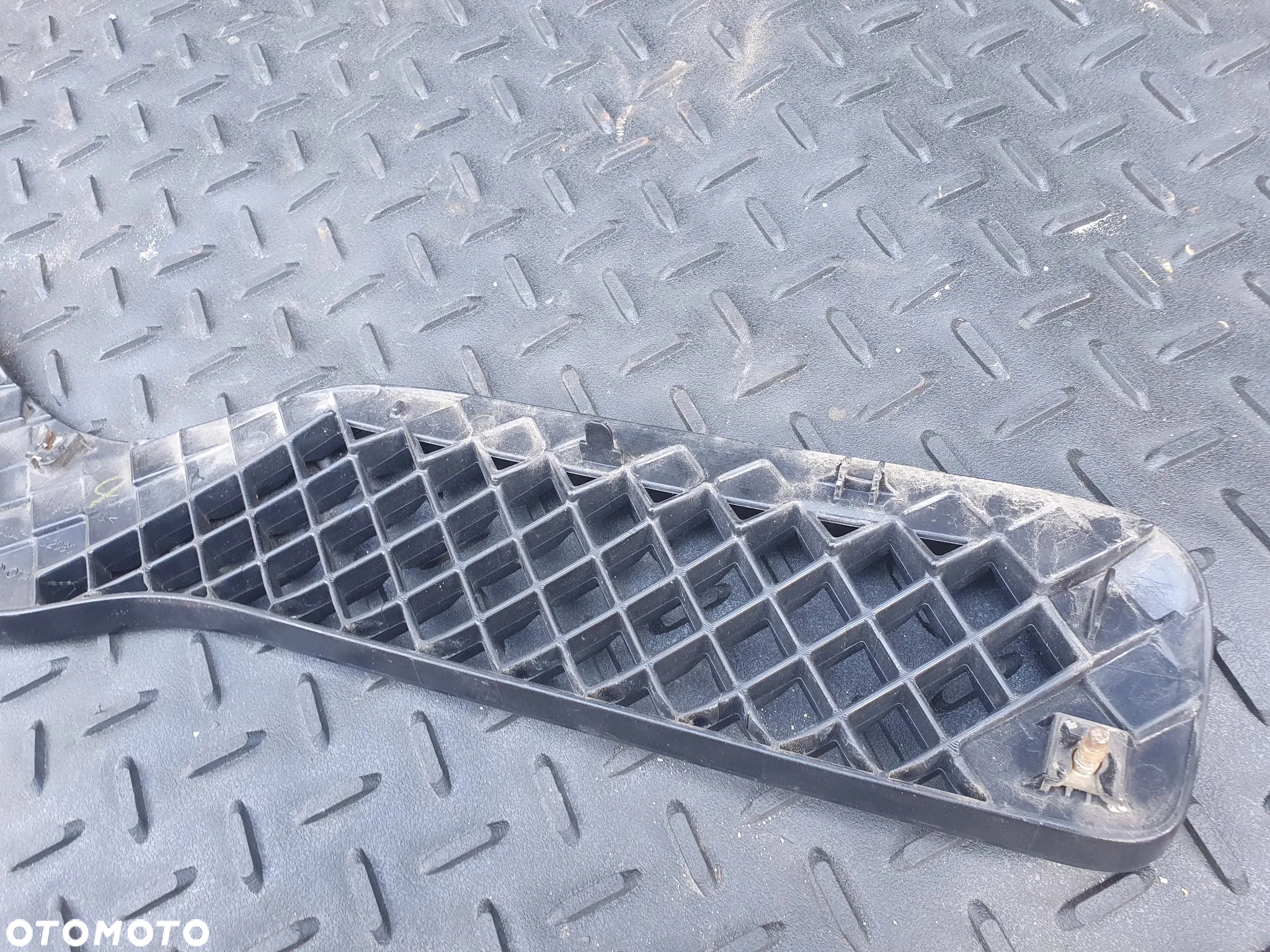 ATRAPA GRILL ZNACZEK GRIL TOYOTA YARIS I SPORT TS 53101-52080 - 4